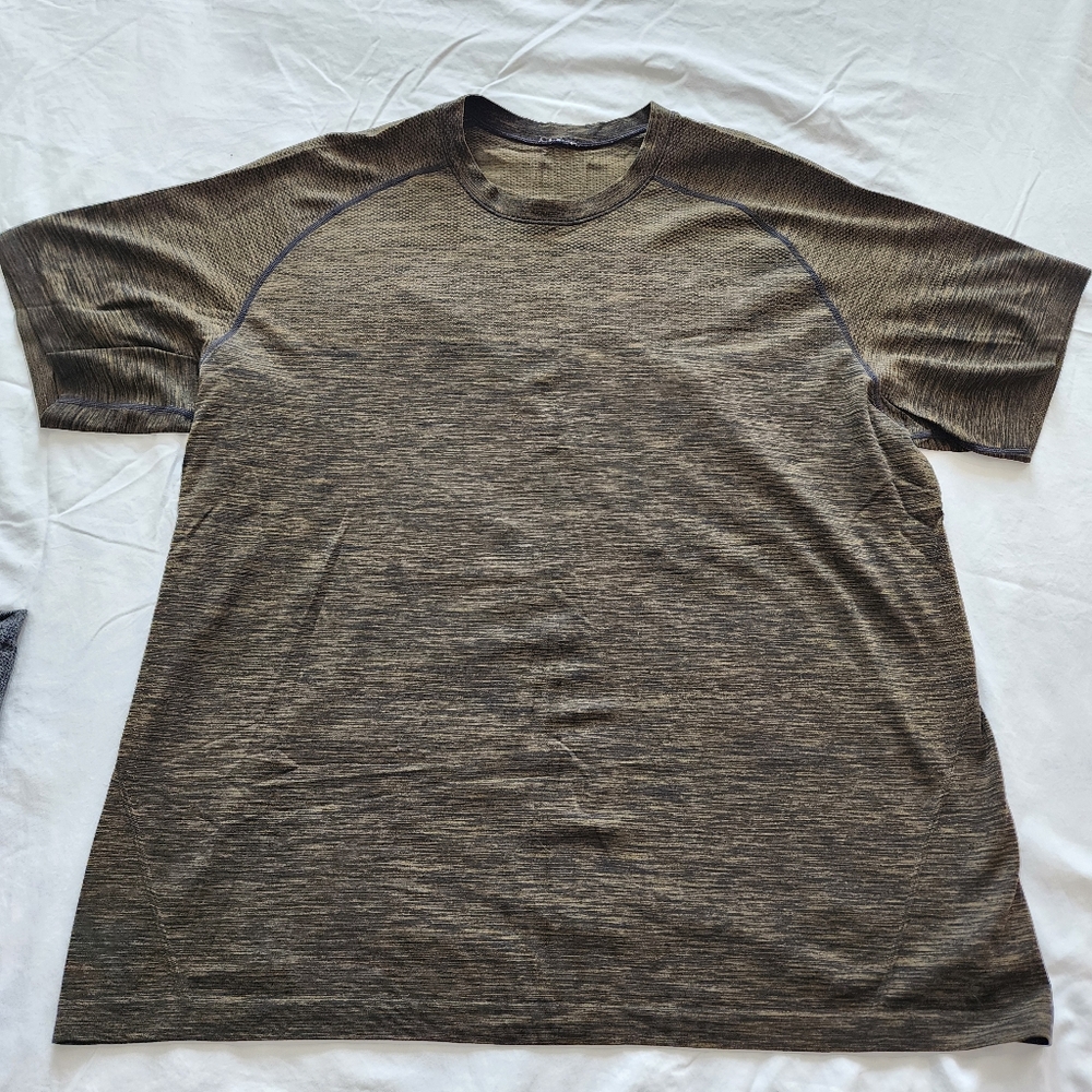 Lululemon Metal Vent Tshirt XXL